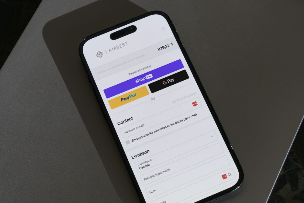Smartphone, paiement en ligne, Shop Pay, PayPal, Google Pay, commande.